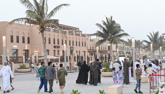 سوق شاطئ الحافة بصلالة.. مزيج من الأصالة والتسوق العصري