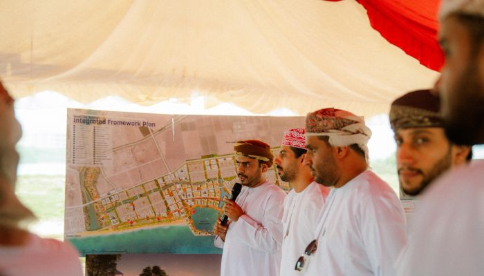 موسم الخريف العقاري بظفار يكشف ملامح مدينة صلالة المستقبلية وحي الشروق عبر جولة ميدانية للإعلاميين