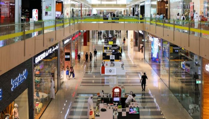 قطر تلزم المحال بالإغلاق ساعة ونصفاً أثناء صلاة الجمعة