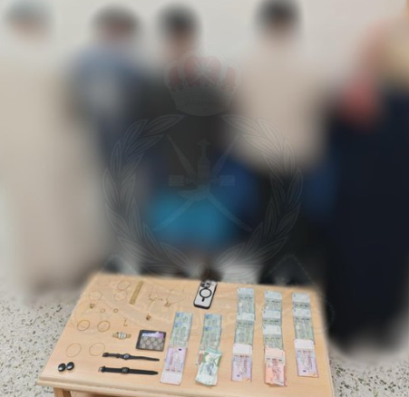 القبض على عاملتي منزل بتهمة الاعتداء والسرقة بولاية القابل