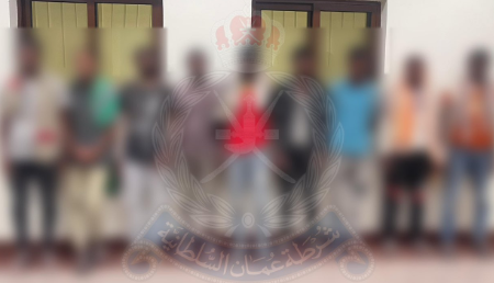 ضبط 9 أفارقة تسللوا للوسطى بمساعدة مواطن نقلهم برا
