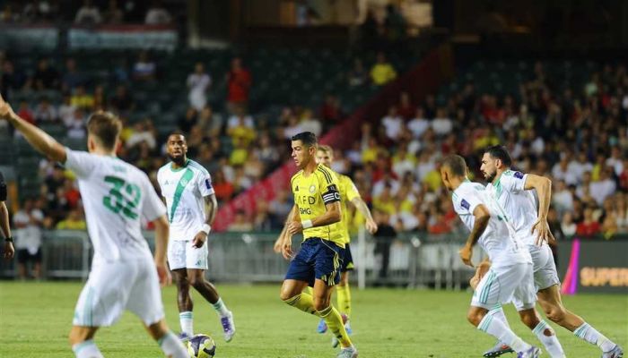 الأهلي يتوج بكأس السوبر السعودي لكرة القدم على حساب النصر