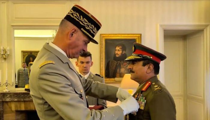 الحكومة الفرنسية تمنح قائد الجيش السُّلطاني العُماني وسام جوقة الشرف الوطني الفرنسي