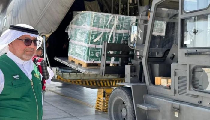 الطائرة السعودية الـ59 تصل مدينة العريش المصرية محملة بمساعدات غذائية لغزة