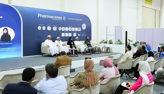 استعراضُ الفرص الاستثمارية بقطاع الصناعات الدوائية في معرض 'فارماكونكس' بالقاهرة