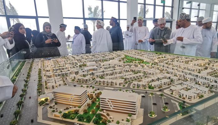 مشاركو ملتقى الصحفيين الرابع في ظفار يزورون مشروع "حي الشروق" السكني بصلالة