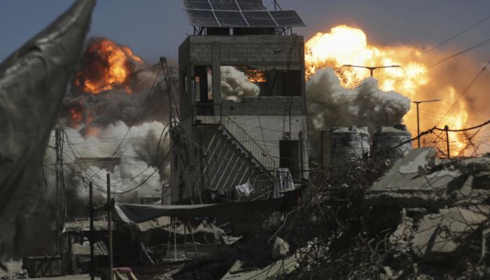 قطاع غزة يشهد تصعيدًا عنيفًا وشجبًا عالميًا من 'إبادة جماعية '