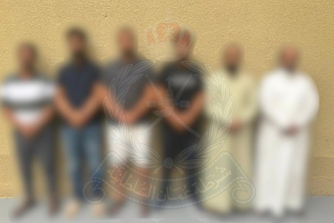 القبض على 6 متهمين ابتزوا أحد الاشخاص بعد انتحالهم صفة فتاة