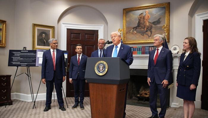 'يسبب التوحد'..ترامب يحذر النساء الحوامل من دواء 'الباراسيتامول'