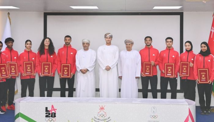 اللجنة الأولمبية توقع اتفاقيات دعم 10 لاعبين من المنح الأولمبية لأولمبياد 2028