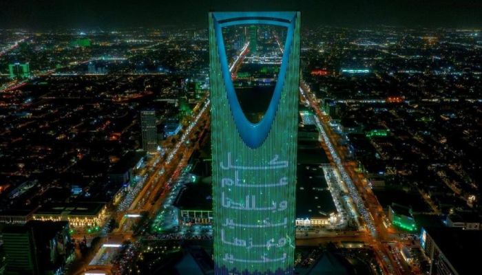 الشوارع والمباني اكتست باللون الأخضر.. السعودية تحتفل باليوم الوطني الـ95