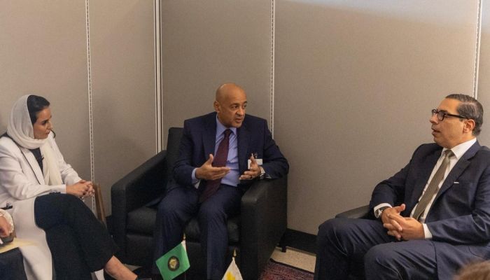 الأمين العام لمجلس التعاون يجتمع بوزير خارجية جمهورية قبرص والأمين العام لمنظمة التعاون الرقمي