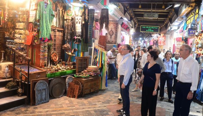نائب رئيسة الاتحاد السويسري يزور سوق مطرح وقلعة الميراني