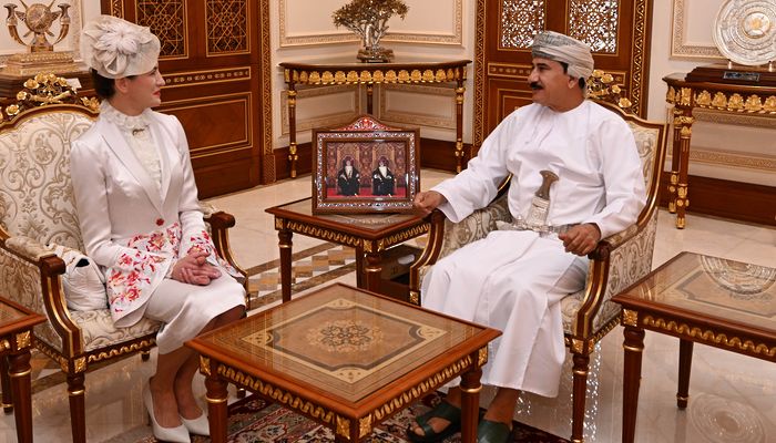 وزير المكتب السلطاني يستقبل السفيرة الأوكرانية