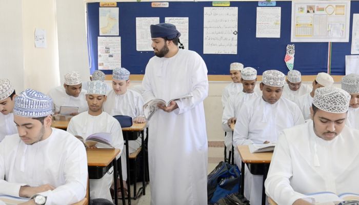 سلطنةُ عُمان تحتفل بيوم المعلم العالمي