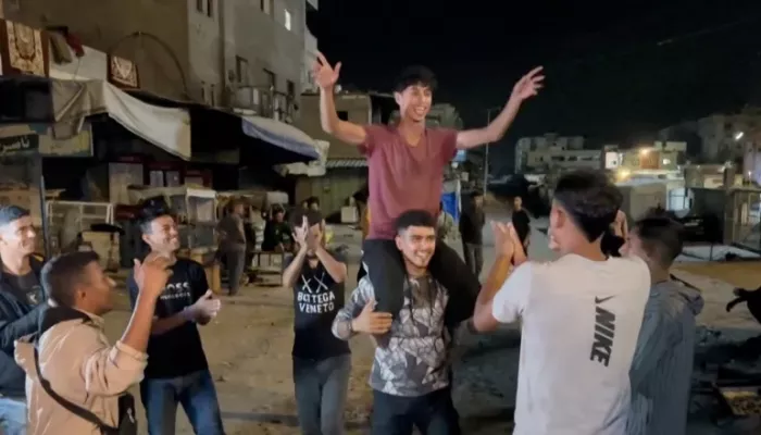سكان غزة يحتفلون في الشوارع باتفاق وقف الحرب
