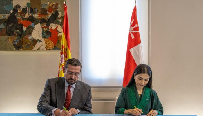 بيت الزبير والبيت العربي يوقعان مذكرة تفاهم في مدريد