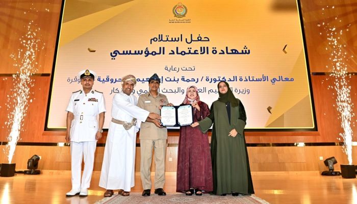 الكليةُ العسكريةُ التقنيةُ تتسلّم شهادة الاعتماد المؤسسي