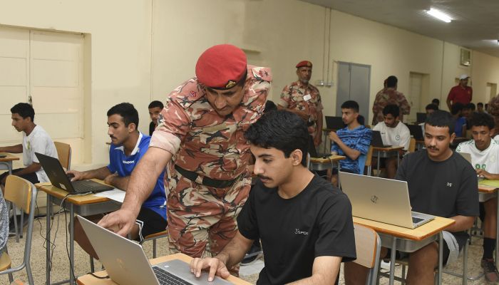 الجيش السُّلطاني العُماني يبدأ إجراءات التقييم والقبول لتوظيف الجنود المستجدين