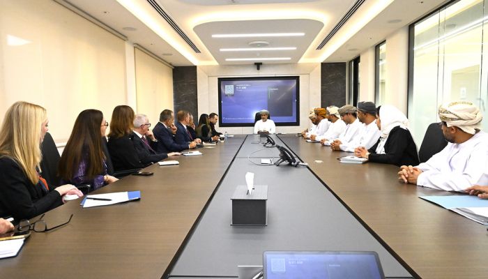 وفد أمريكي رفيع المستوى يبحث مجالات التعاون الصحي والأكاديمي مع سلطنة عُمان