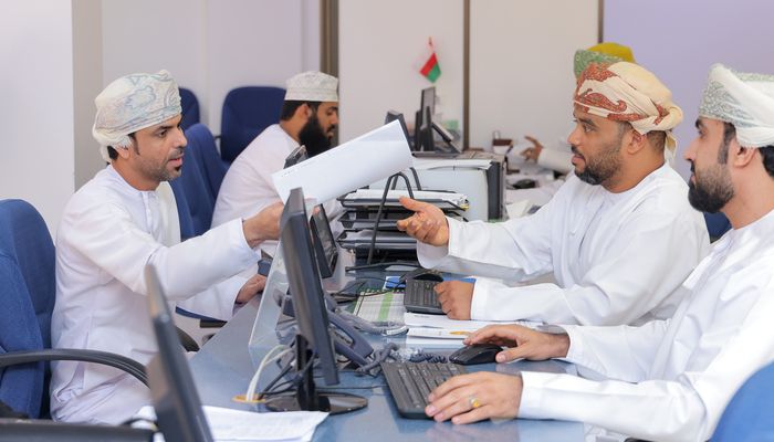 وزارة العمل تُصدر حزمة من التسهيلات والتخفيضات والإعفاءات لترخيص العمل ومزاولة العمل