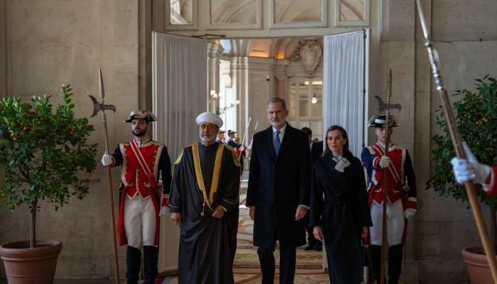 HM the Sultan, King of Spain exchange Orders, Commemorative Gifts