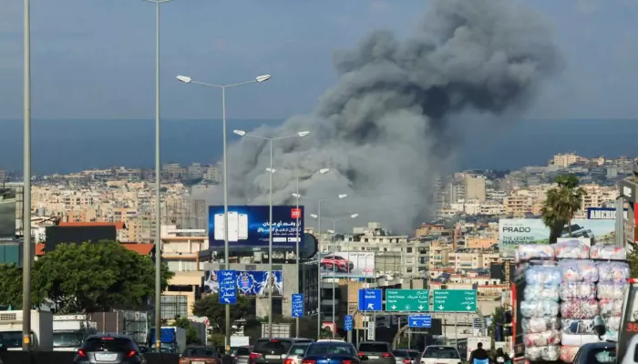 الجيش الصهيوني المجرم يستهدف مخازن ومقار لحزب الله في بيروت