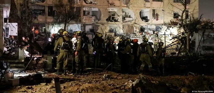 Over 100 injured in Arad, Dimona in Iranian strikes; Netanyahu vows to attack Tehran on all fronts