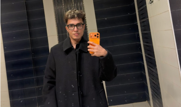 رؤية 2025.. عمرو الفولي يكتب عن اقتصاد الهدوء وضريبة الشهرة الرقمية.. هل فقدنا إنسانيتنا خلف الشاشات؟