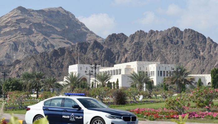 في حالة تلبس.. القبض على شخصين بتهمة محاولة السرقة في ولاية السيب