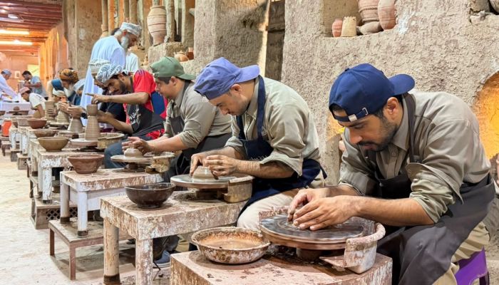بمشاركة 30 متطوعًا عُمانيًا ودوليًا.. تواصل فعاليات ملتقى الممتلك الثقافي بقلعة بهلاء