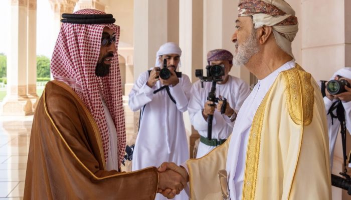 جلالةُ السُّلطان يستقبل سمو الشيخ نائب حاكم إمارة أبوظبي مستشار الأمن الوطني بدولة الإمارات