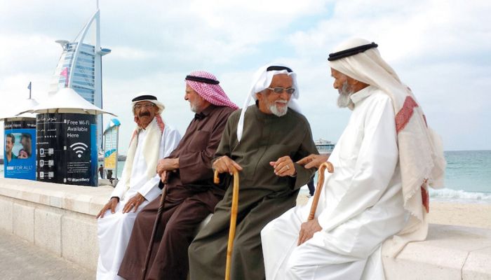 أكثر من 1.6 مليون مسن.. كم تبلغ نسبة كبار السن من إجمالي سكان دول مجلس التعاون؟