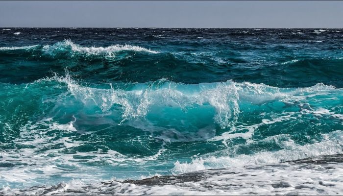 كيف تبدو حالة البحر ونسب الرطوبة في سواحل سلطنة عُمان اليوم الأحد؟